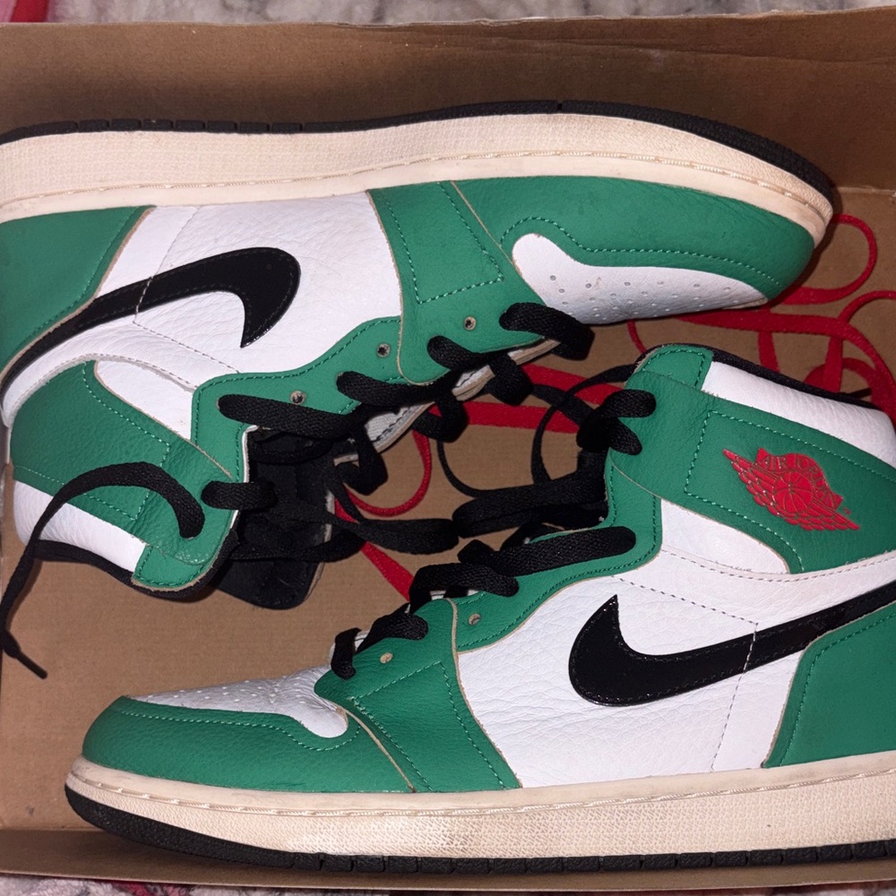 Women’s Nike sneakers